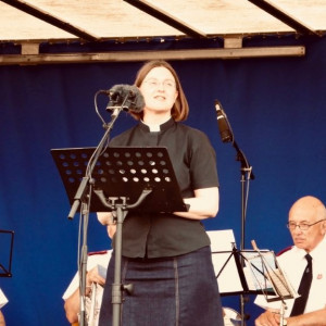 Ruth leading the Worship