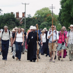 Crowds walking towards Bradwell